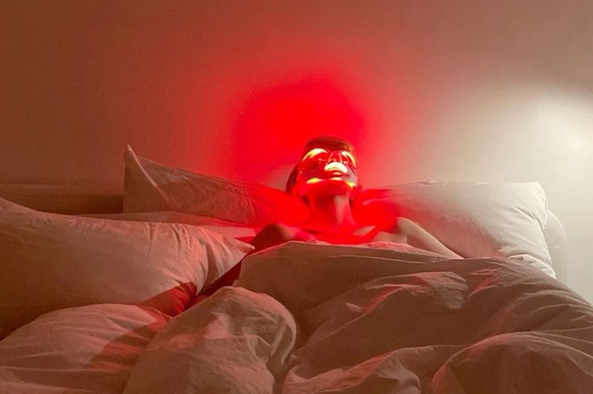 Why a Red Light Therapy Mask is Beneficial for Rosacea